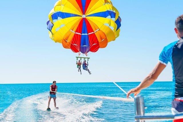 dubai-parasailing-with-pickup-included_1